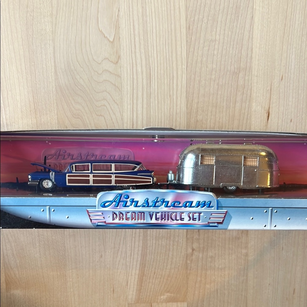 Airstream Dream Vehicle Set - Blue and Silver